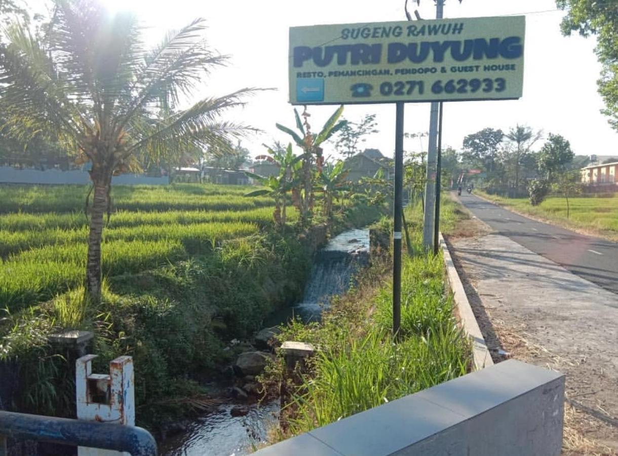 Putri Duyung Guest House Karangpandan Exterior foto